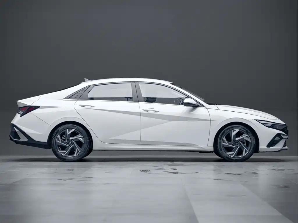 Hyundai Elantra — миниатюра 7