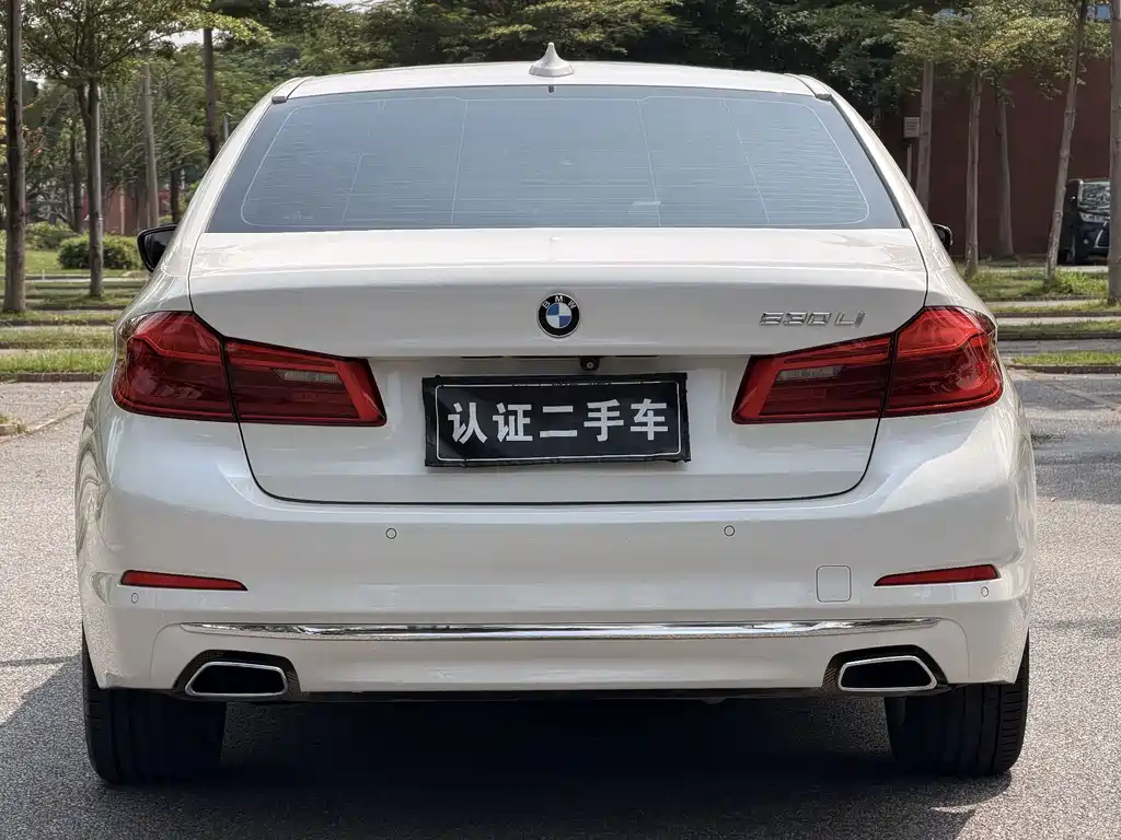 BMW 5 Series — миниатюра 8