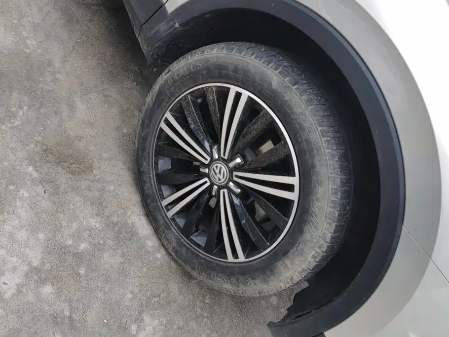 Volkswagen Tiguan L — миниатюра 6