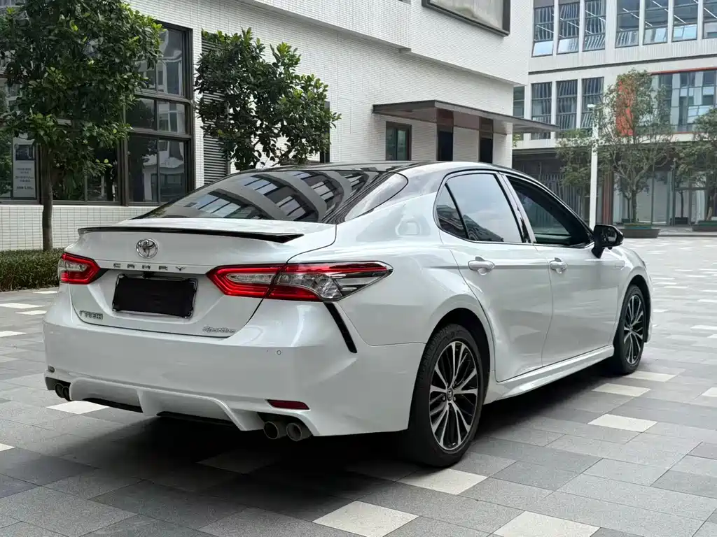 Toyota Camry — миниатюра 8