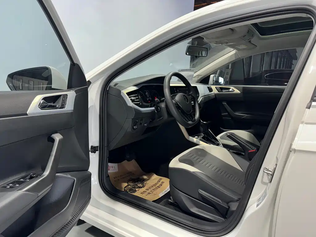 Volkswagen Polo 2021 Plus 1.5L AT