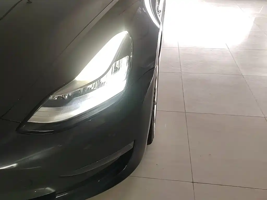 Tesla Model 3 — миниатюра 24