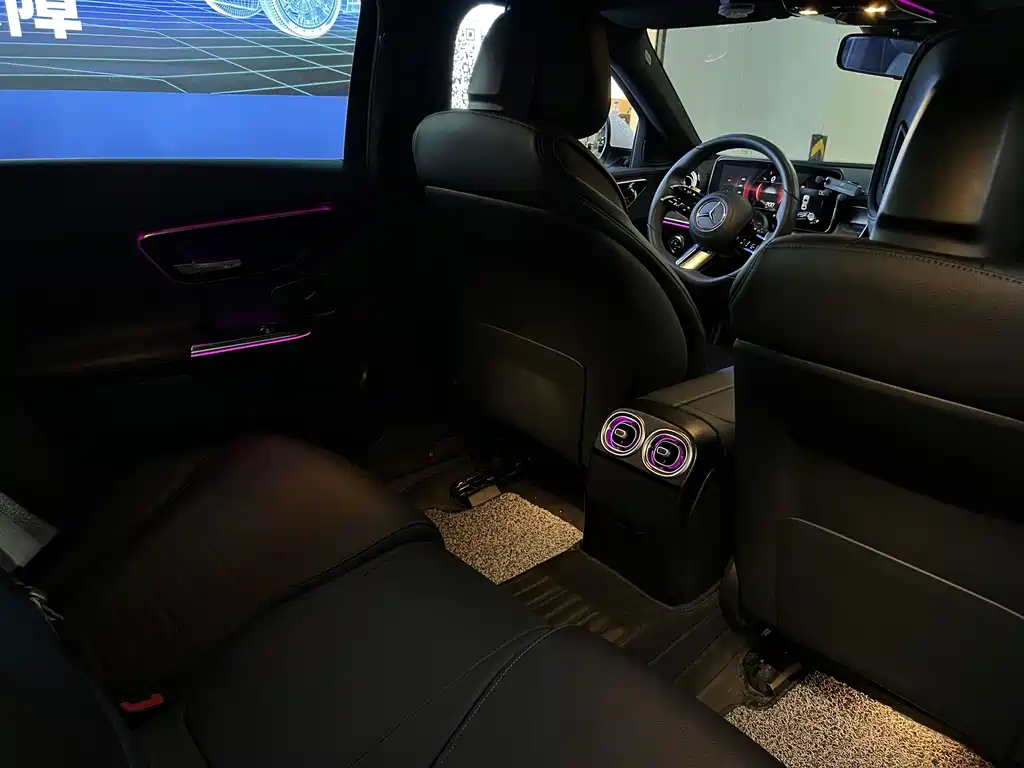 Mercedes-Benz C-Class — миниатюра 6