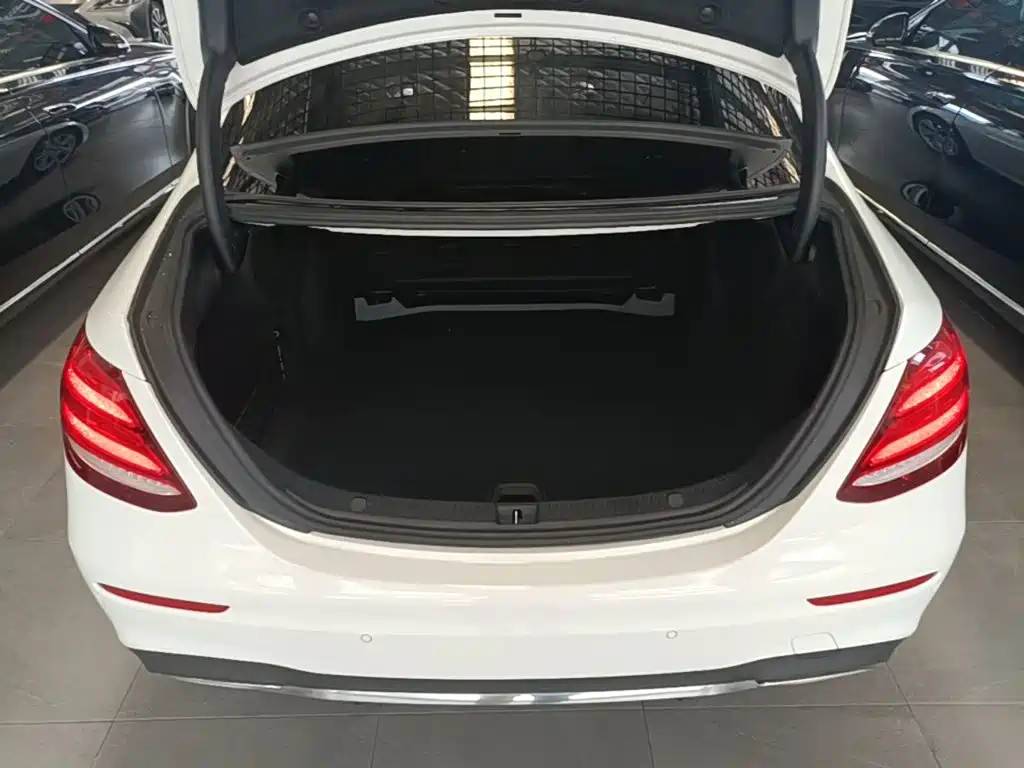Mercedes-Benz E-Class — миниатюра 19