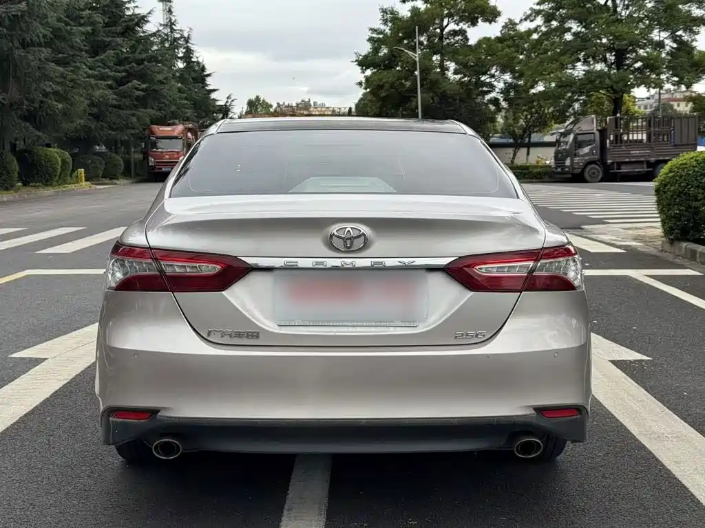 Toyota Camry — миниатюра 6