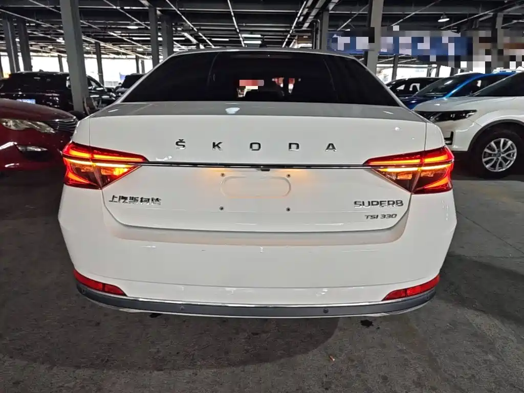 Skoda Superb — миниатюра 6