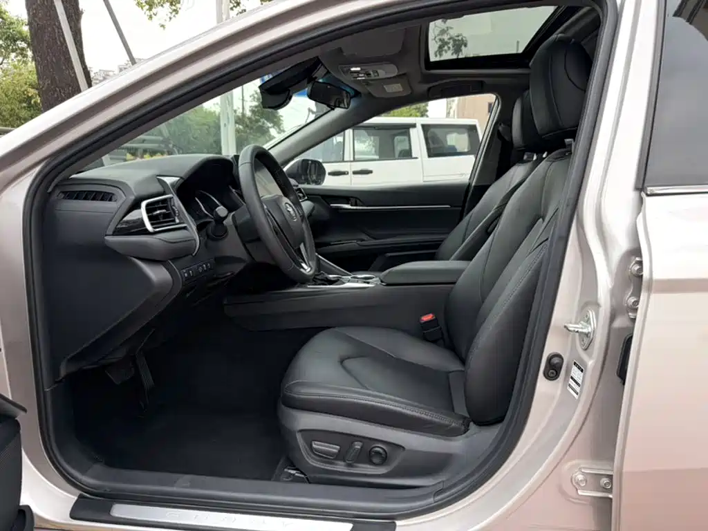 Toyota Camry 2021 2.0G Luxury
