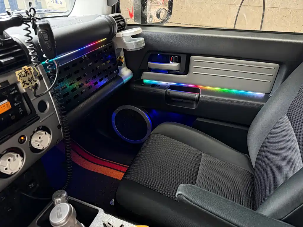 Toyota FJ Cruiser — миниатюра 9