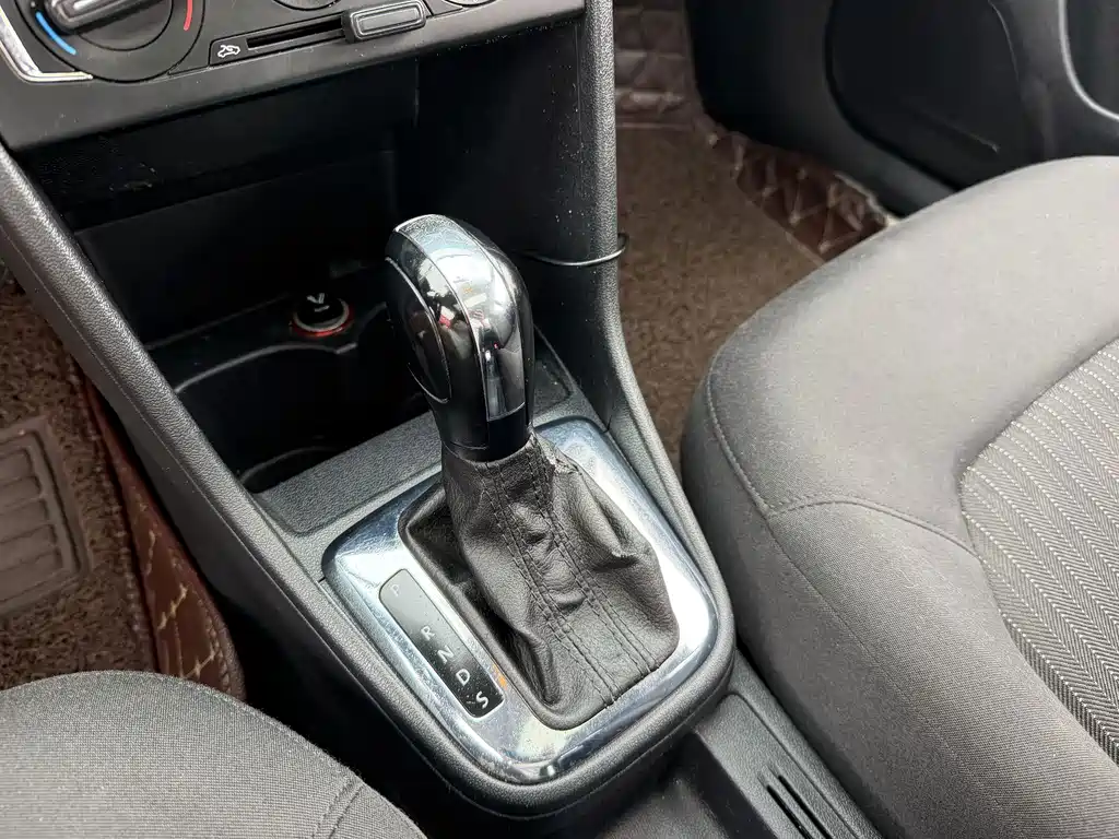 Volkswagen Jetta — миниатюра 9