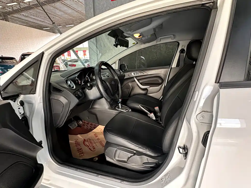Ford Fiesta — миниатюра 10