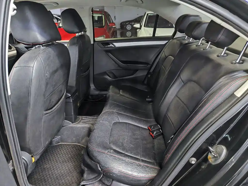 Volkswagen Jetta — миниатюра 9