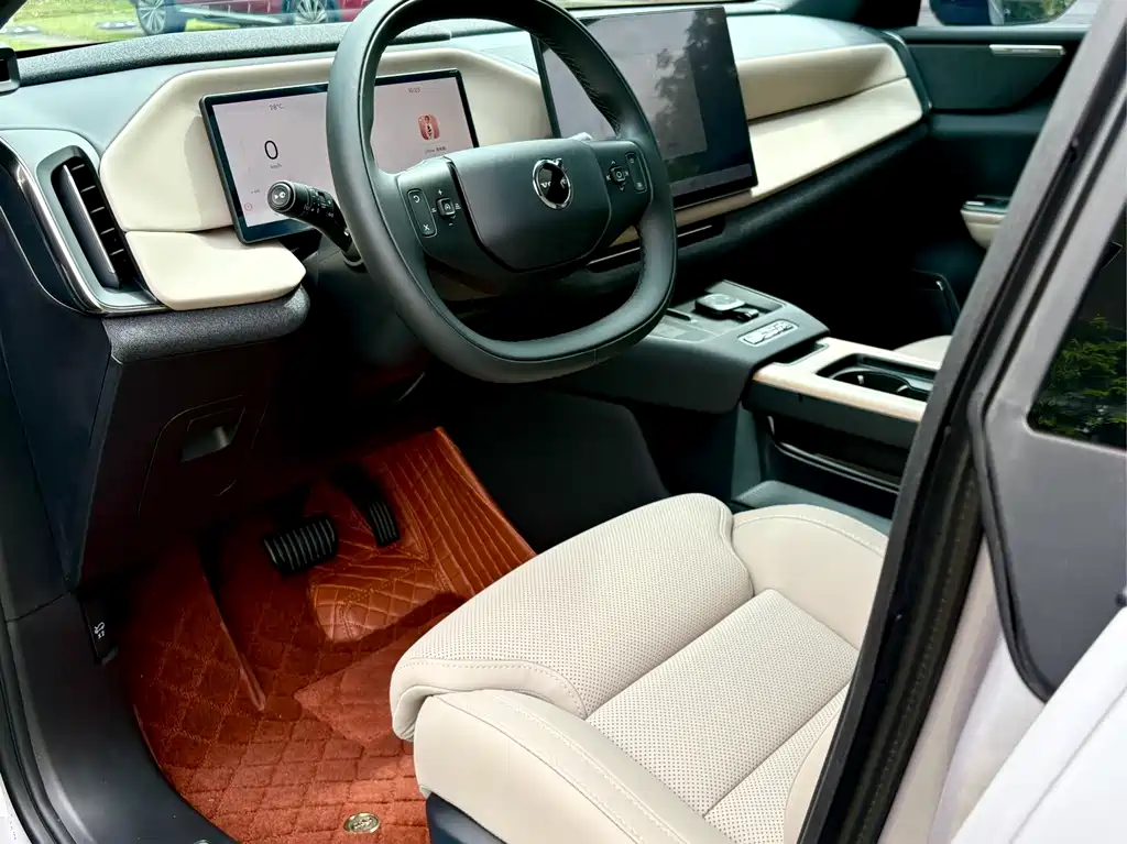 Volvo XC70 PHEV — миниатюра 7