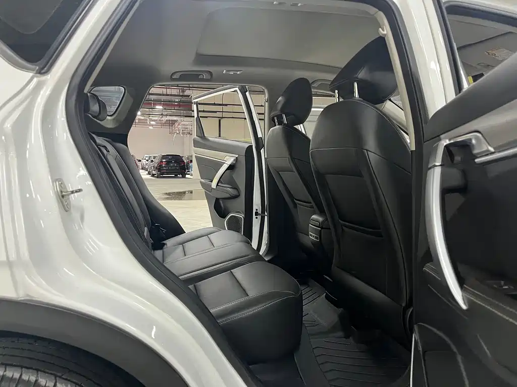 Geely Binyue — миниатюра 10