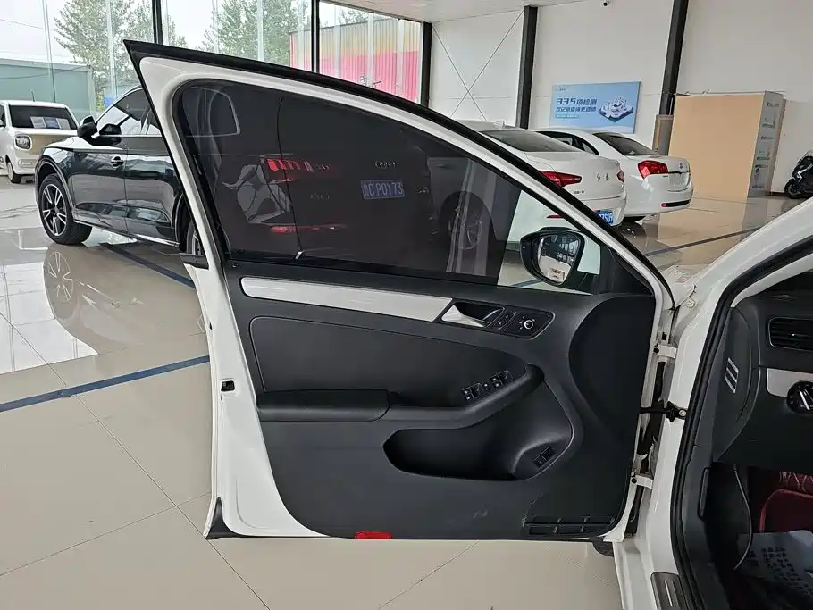 Volkswagen Sagitar — миниатюра 7