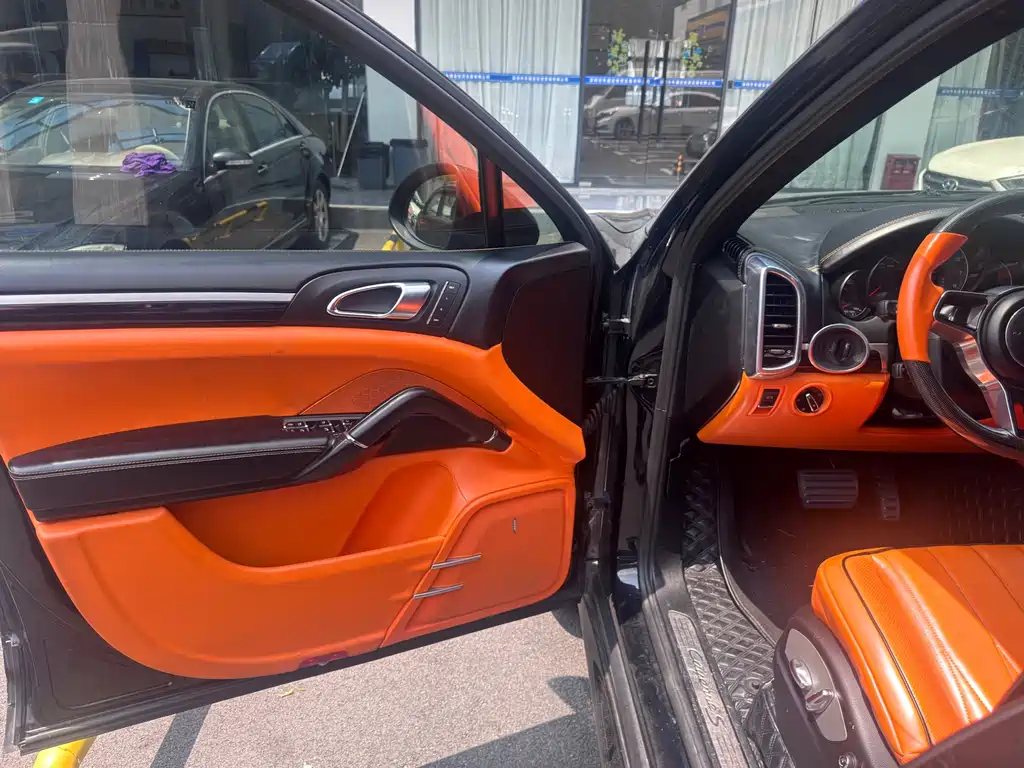 Porsche Cayenne — миниатюра 8