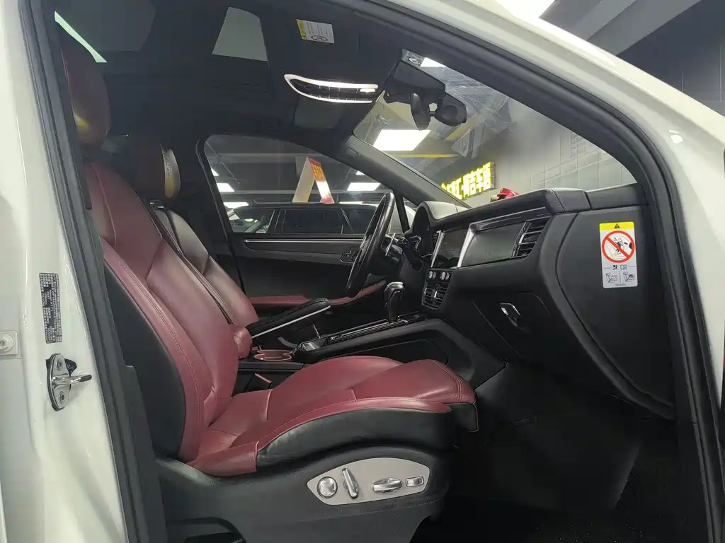 Porsche Macan — миниатюра 11