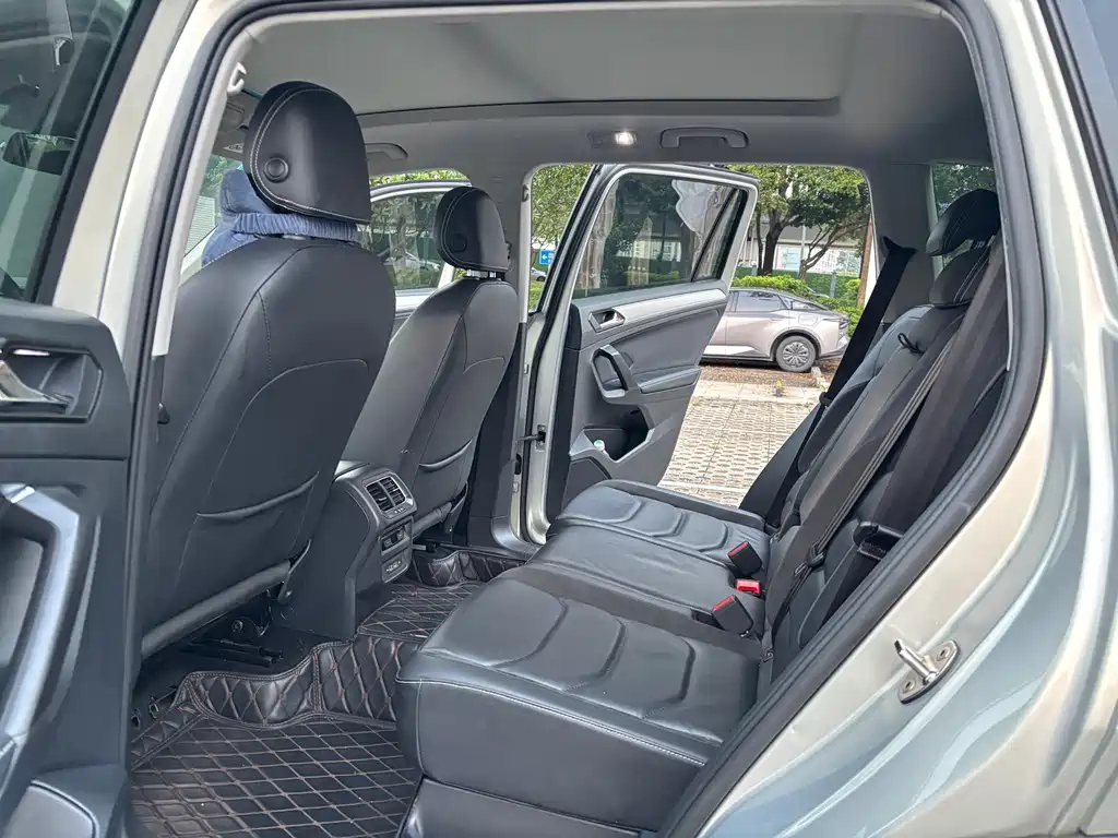 Volkswagen Tiguan L PHEV — миниатюра 9