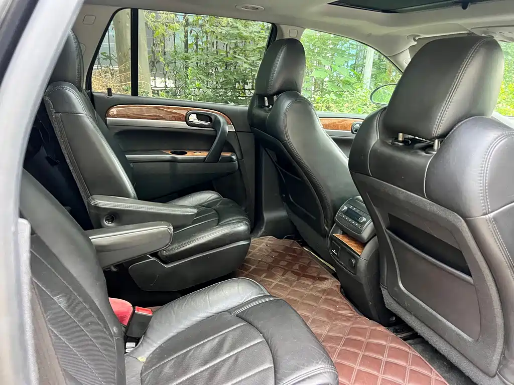 Buick Enclave — миниатюра 3