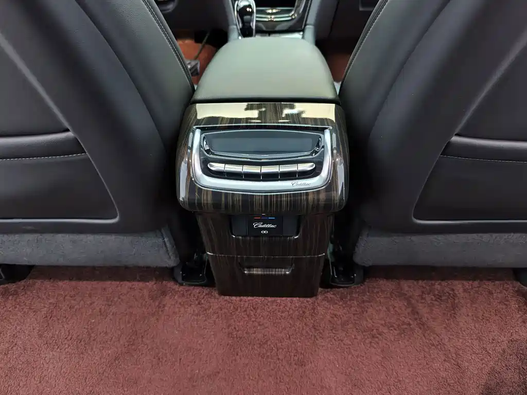 Cadillac XT6 — миниатюра 15