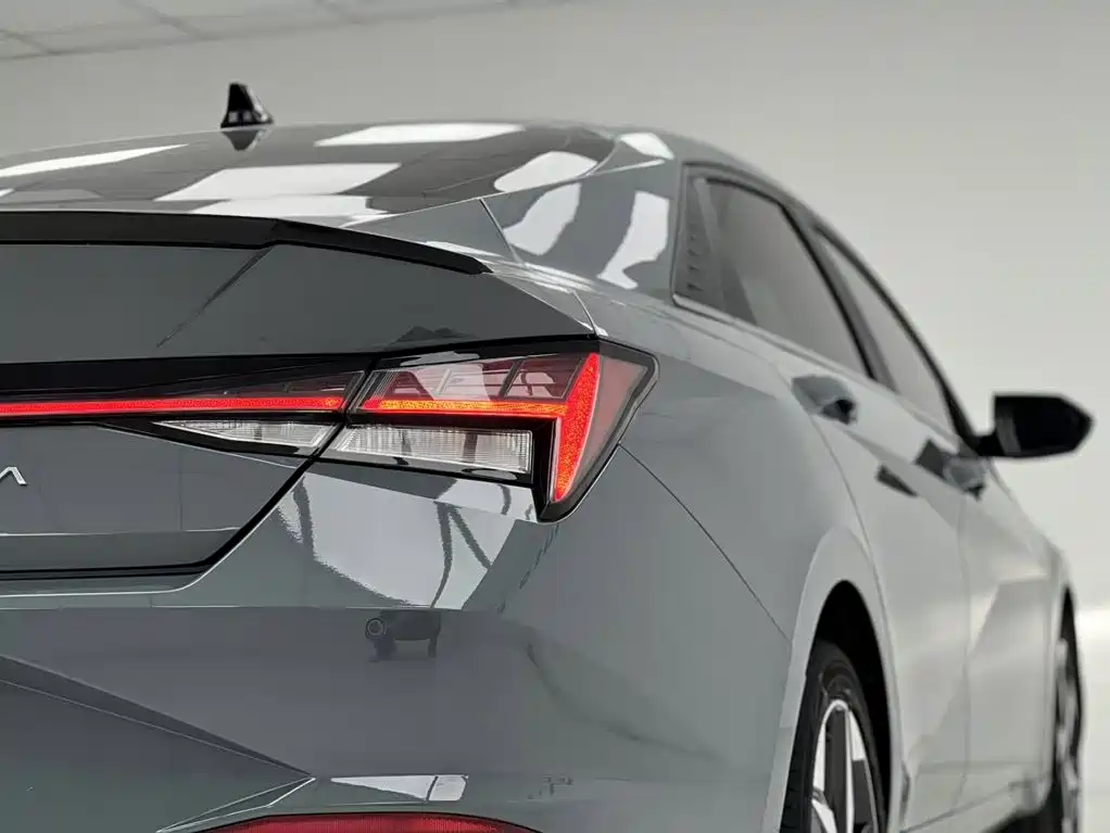 Hyundai Elantra — миниатюра 8