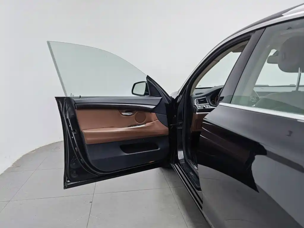 BMW 5 Series GT — миниатюра 8