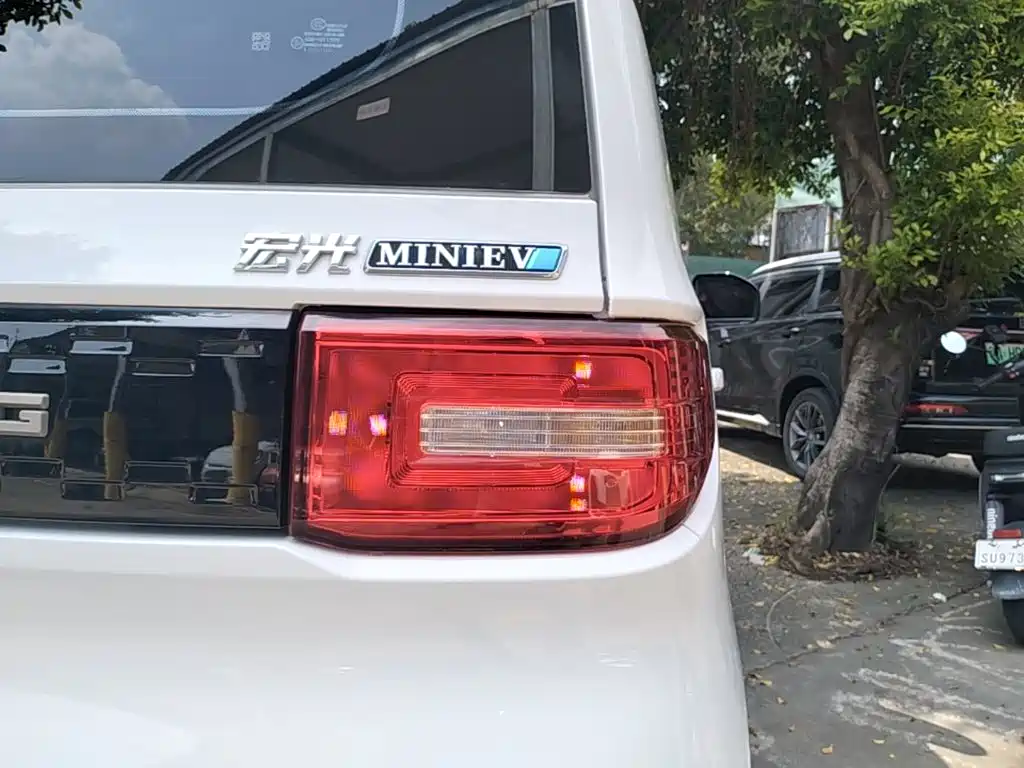 Wuling MINIEV — миниатюра 8