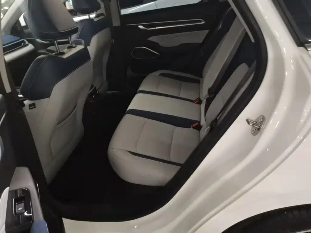 Geely Emgrand — миниатюра 17