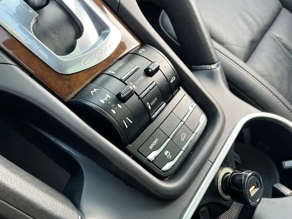Porsche Cayenne — миниатюра 17
