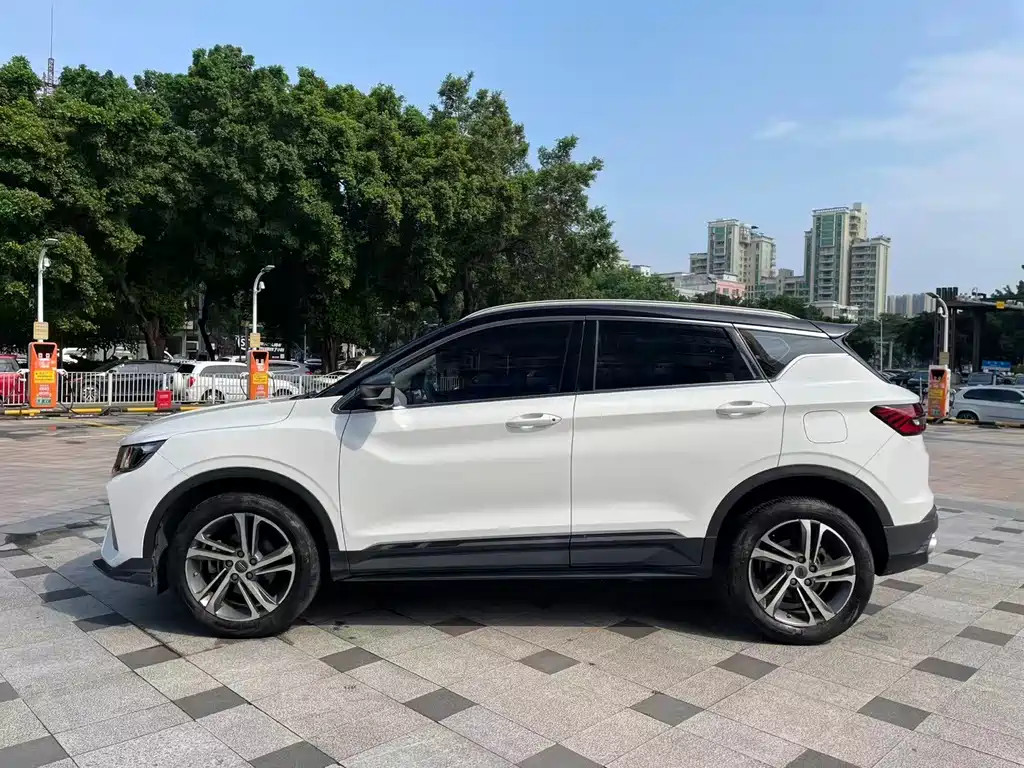 Geely Binyue — миниатюра 4
