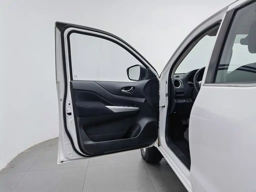 Nissan Navara — миниатюра 8