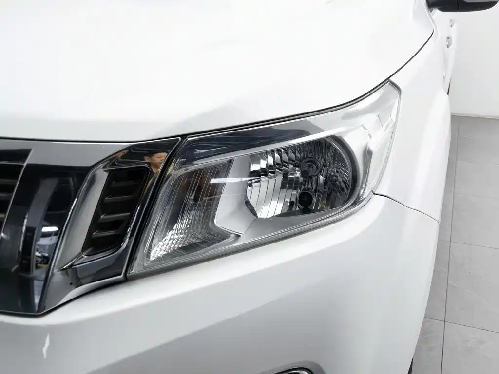 Nissan Navara — миниатюра 7