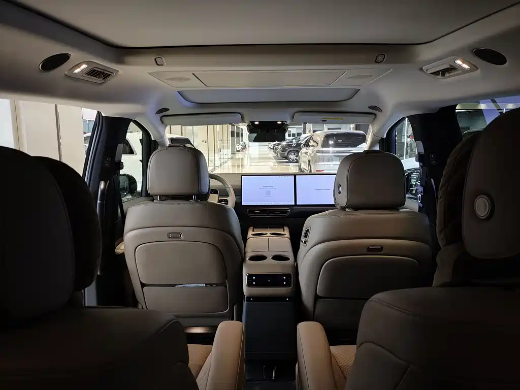 Li Auto MEGA 2025 Home
