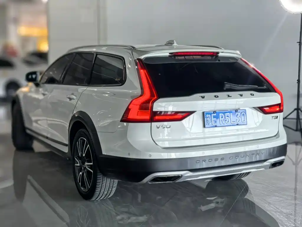 Volvo V90 — миниатюра 5