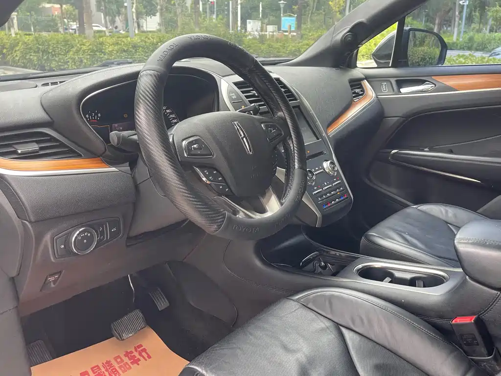 Lincoln MKC — миниатюра 11