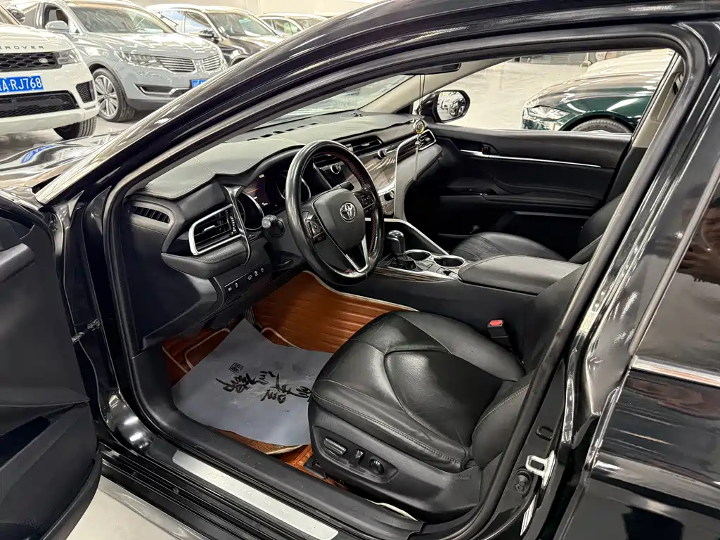 Toyota Camry 2019 2.0G Luxury V