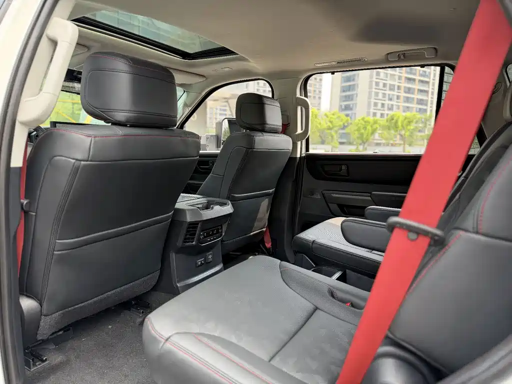 Toyota Sequoia — миниатюра 7