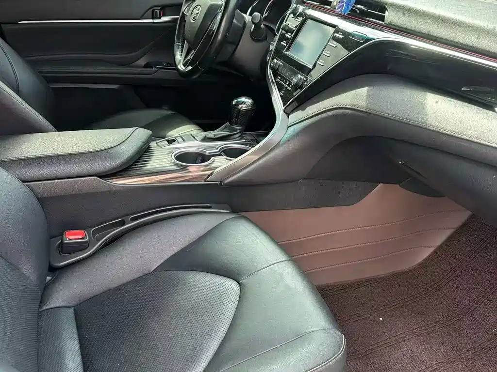 Toyota Camry — миниатюра 8