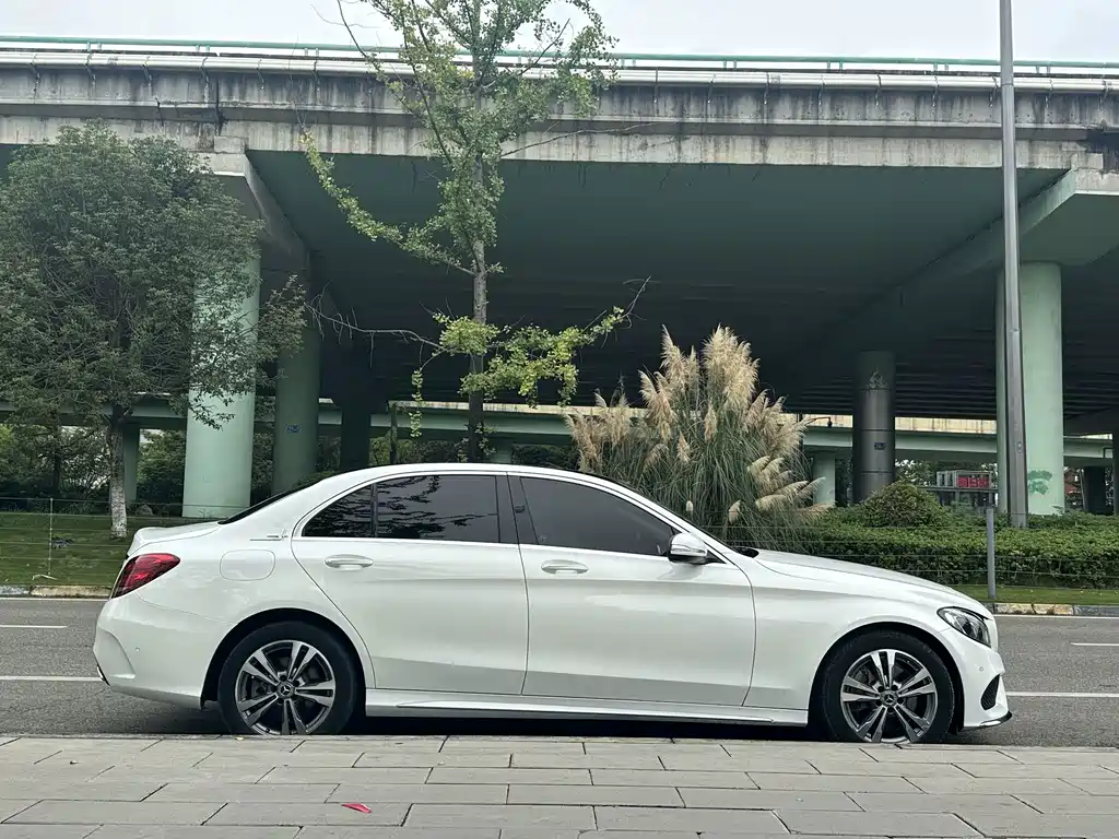 Mercedes-Benz C-Class — миниатюра 6