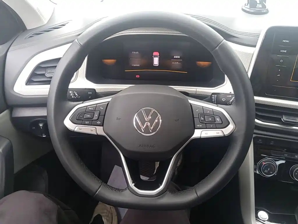 Volkswagen T-Roc — миниатюра 11