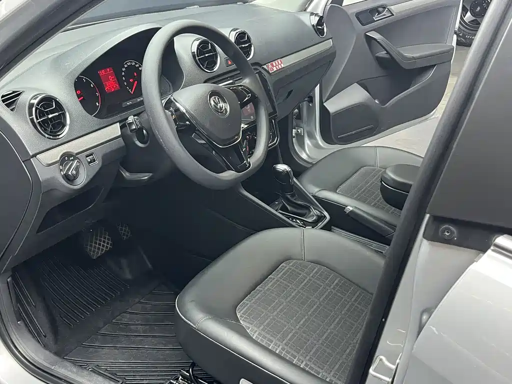 Volkswagen Jetta — миниатюра 5