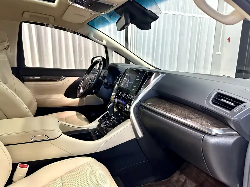 Toyota Vellfire 2021 2.5L HV Luxury