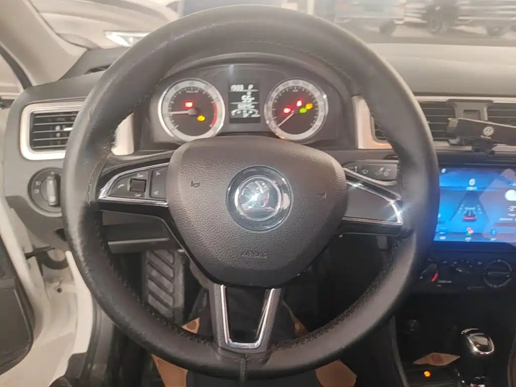 Skoda Rapid — миниатюра 11