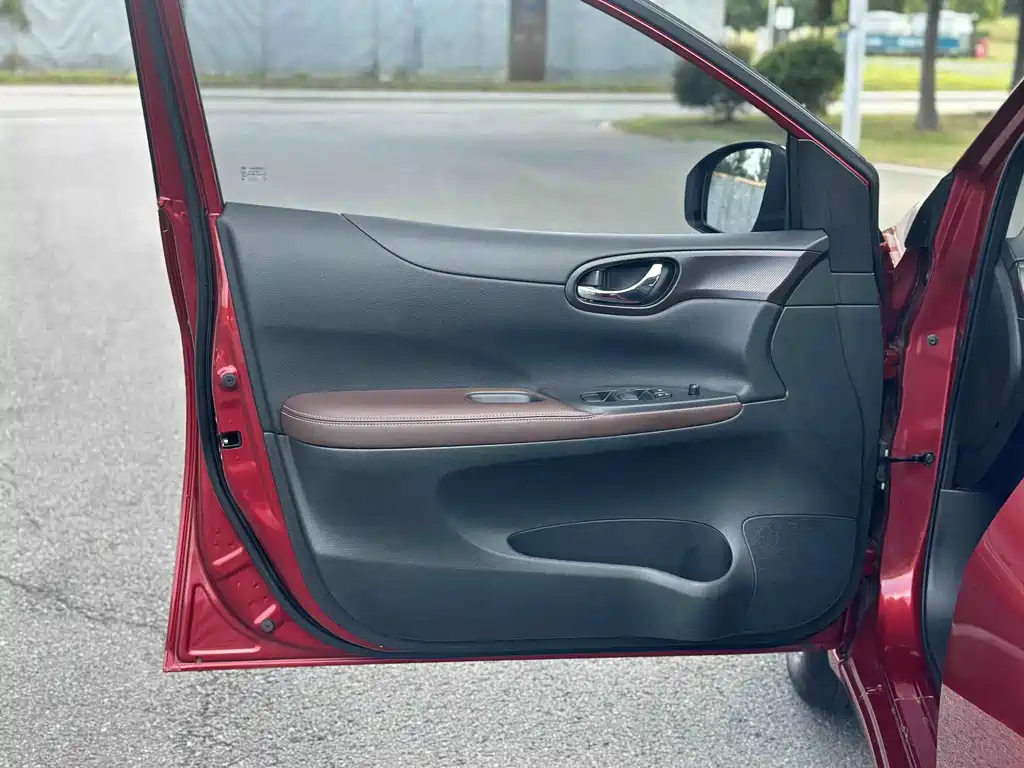 Nissan Tiida — миниатюра 11