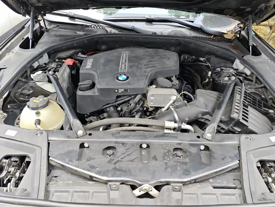BMW 5 Series — миниатюра 10