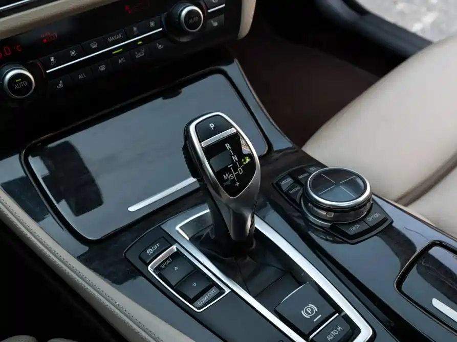 BMW 5 Series — миниатюра 15