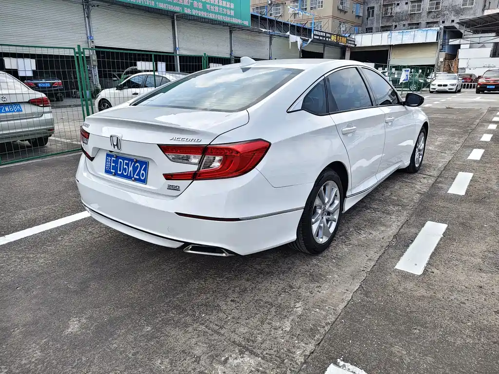 Honda Accord — миниатюра 13