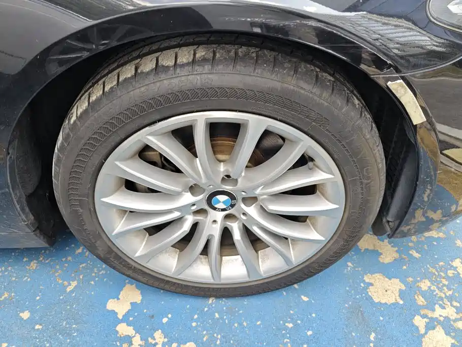 BMW 5 Series — миниатюра 6