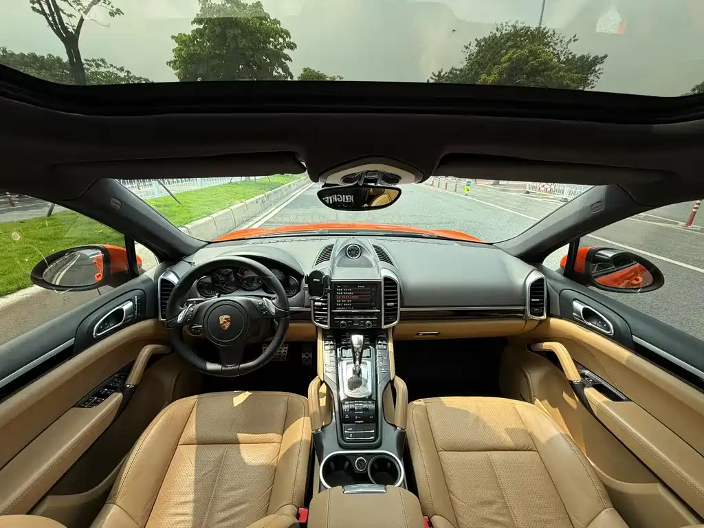Porsche Cayenne — миниатюра 7