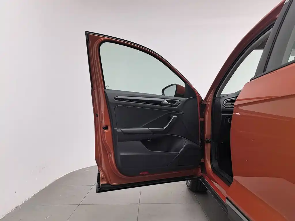 Volkswagen T-Roc — миниатюра 8