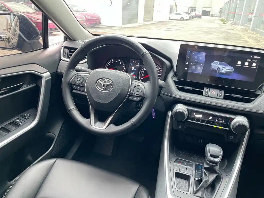 Toyota RAV4 — миниатюра 9